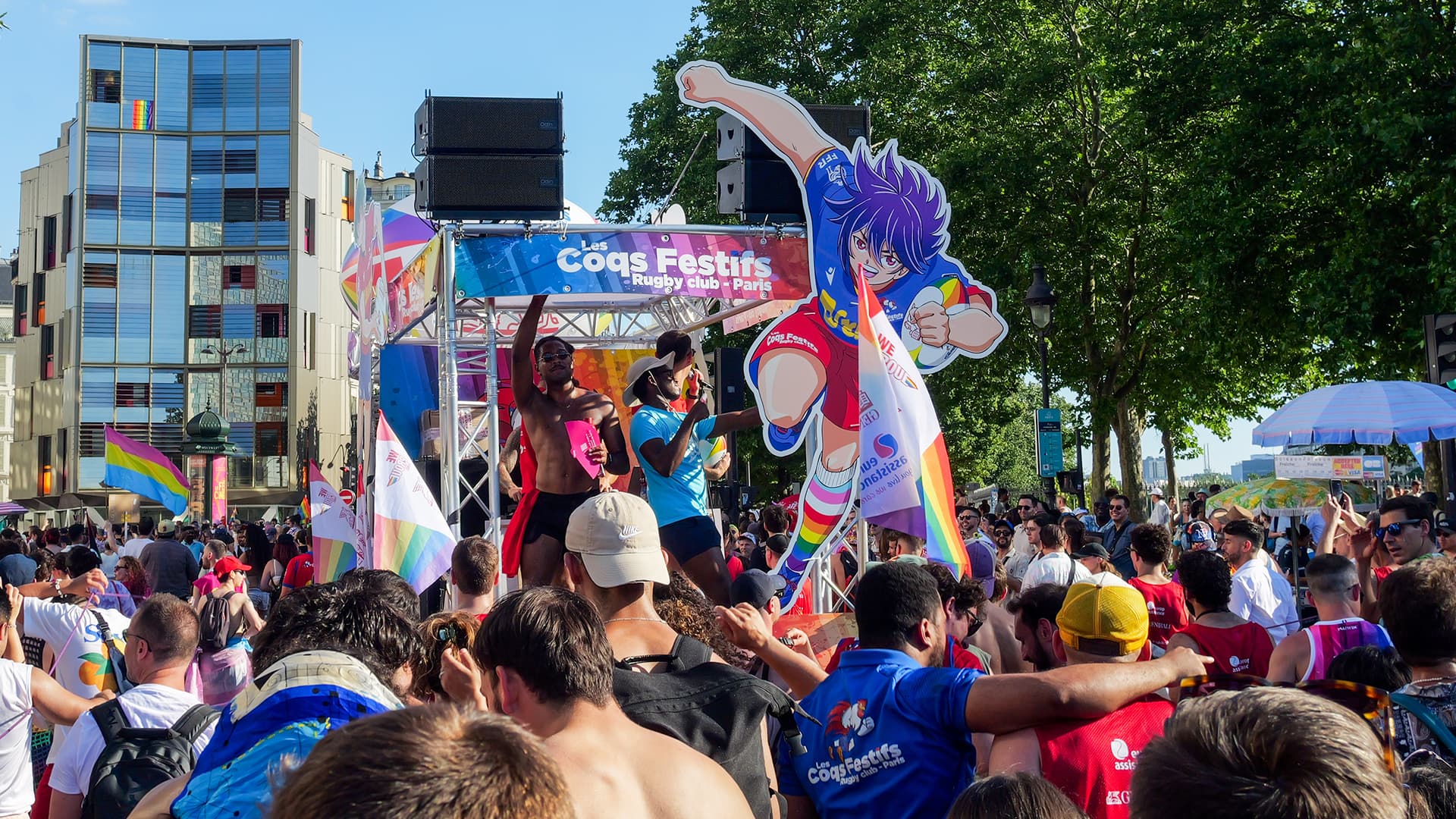 Le char des Coqs Festifs à la Marche des Fiertés de Paris